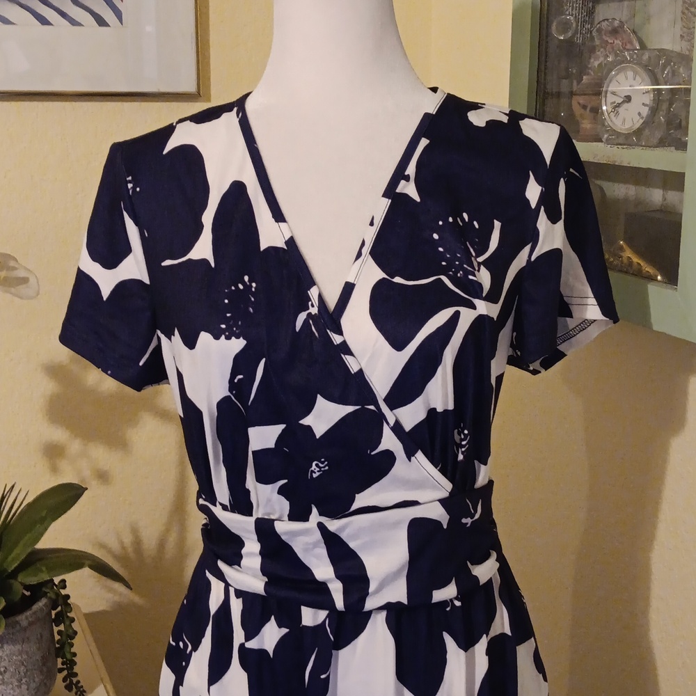 NWT Ouges Wrap Front Bold Floral Dress NWT - image 3